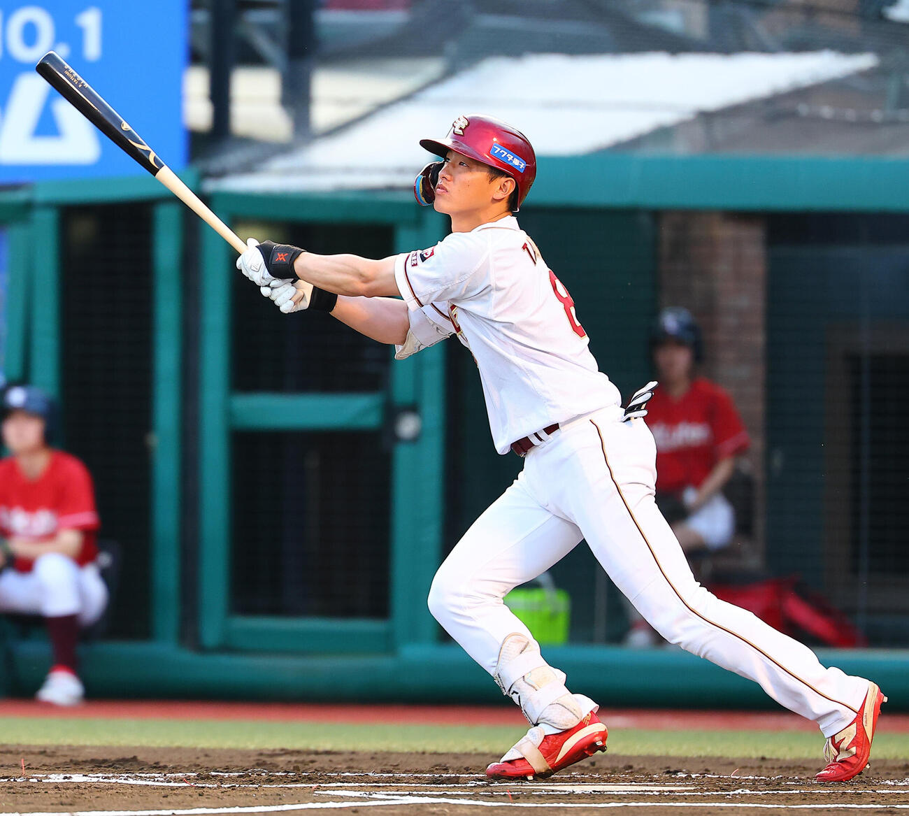楽天対オリックス　1回裏楽天2死、先制本塁打を放つ辰己涼介（撮影・野上伸悟）