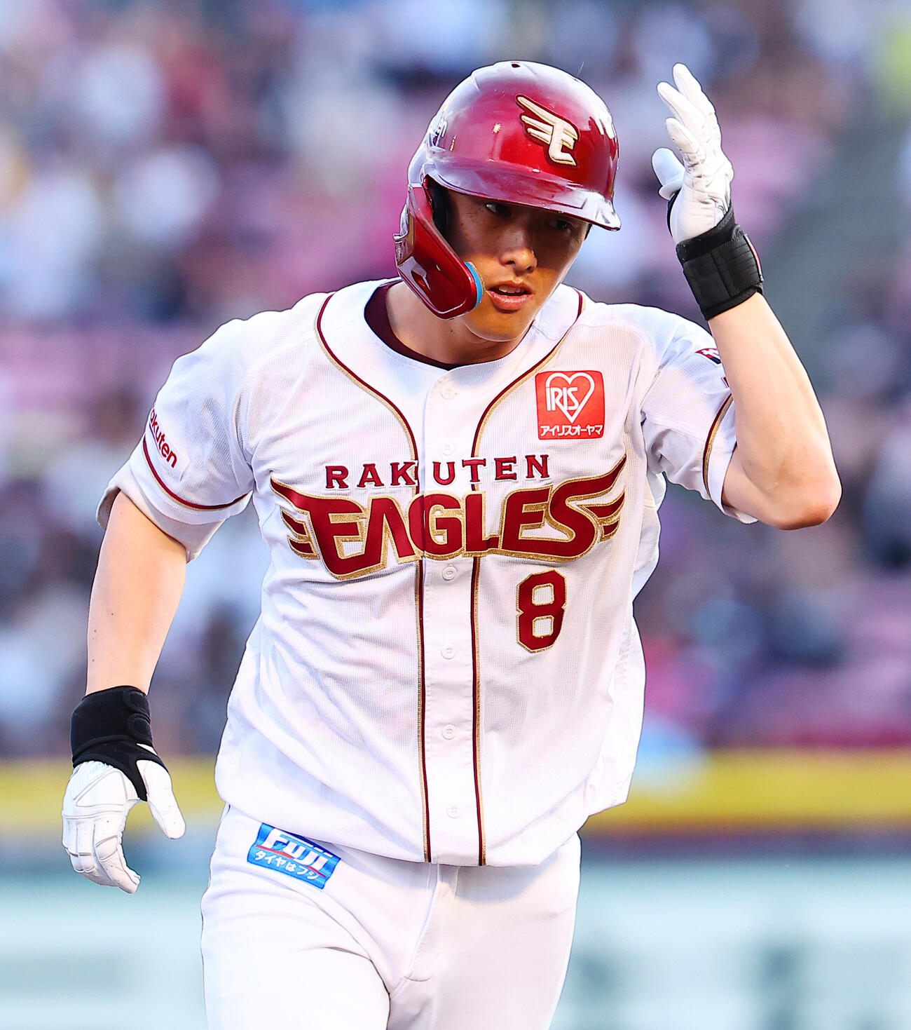 楽天対オリックス　1回裏楽天2死、先制本塁打を放ち三塁に向かう辰己涼介（撮影・野上伸悟）