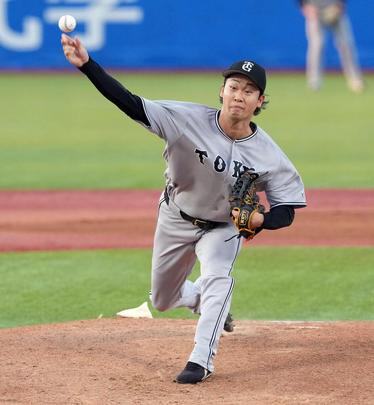 ヤクルト対巨人　巨人の先発山崎伊織（撮影・たえ見朱実）