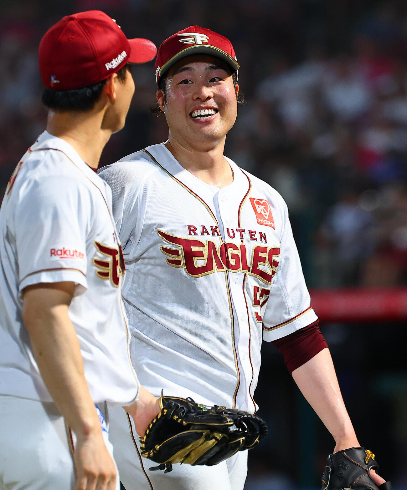 楽天対オリックス　笑顔でベンチに戻る楽天滝中瞭太（撮影・野上伸悟）