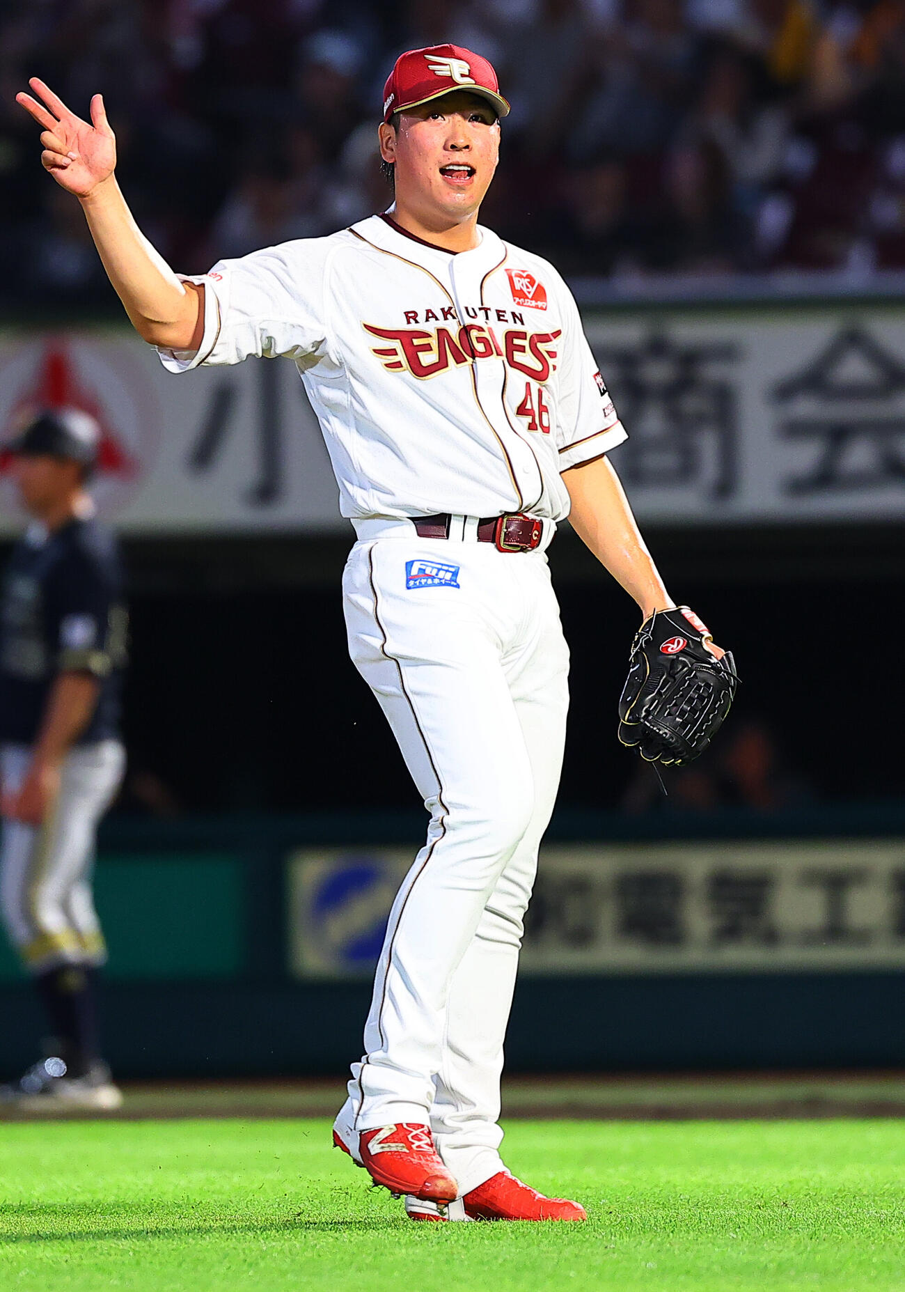 楽天対オリックス　勝利し喜ぶ楽天藤平尚真（撮影・野上伸悟）