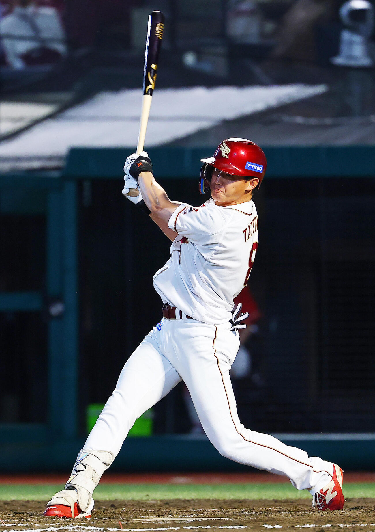 楽天対オリックス　7回裏楽天2死満塁、適時安打を放つ辰己涼介（撮影・野上伸悟）