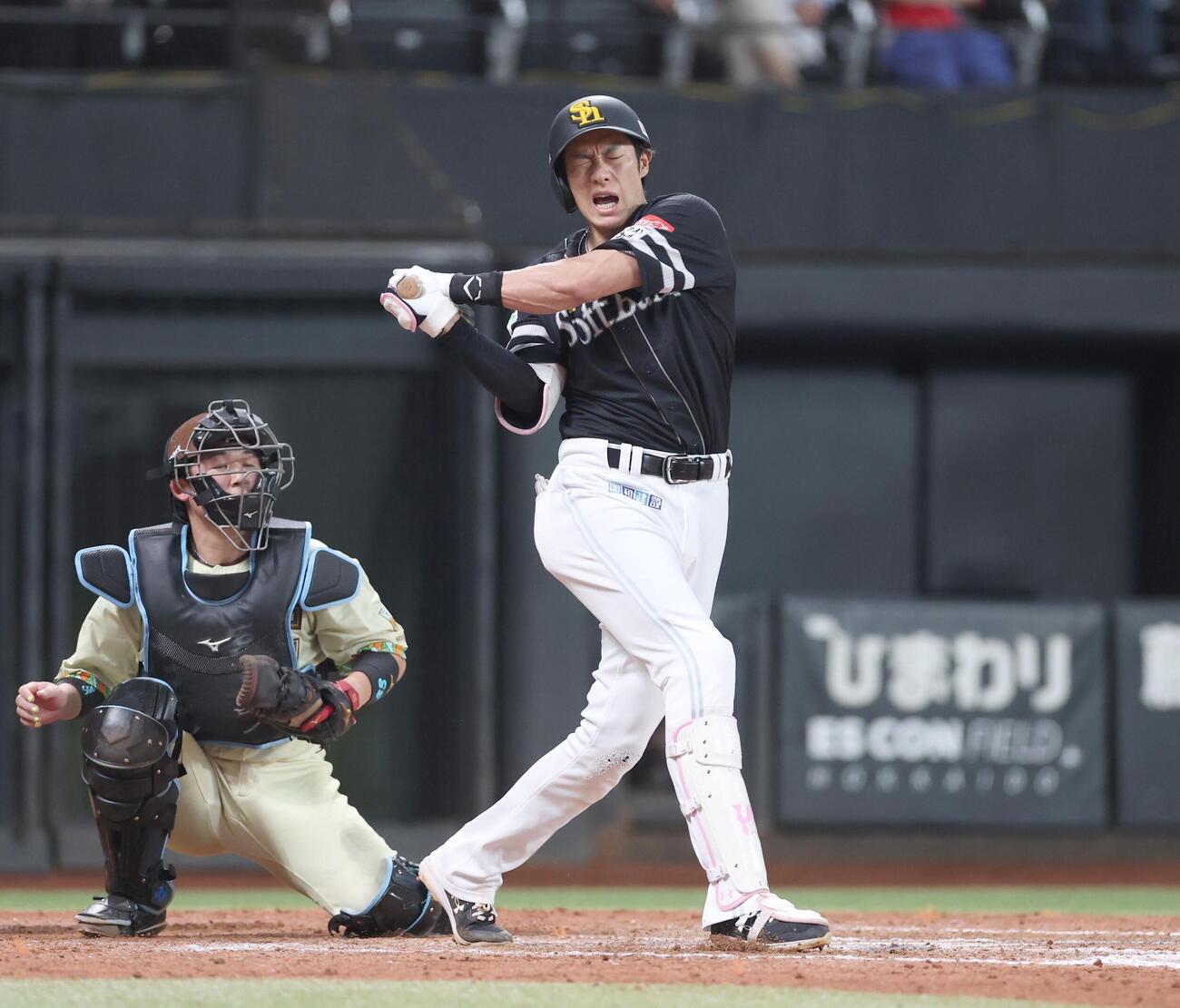 日本ハム対ソフトバンク　9回表ソフトバンク2死二、三塁、三振に終わる柳田悠岐（撮影・黒川智章）