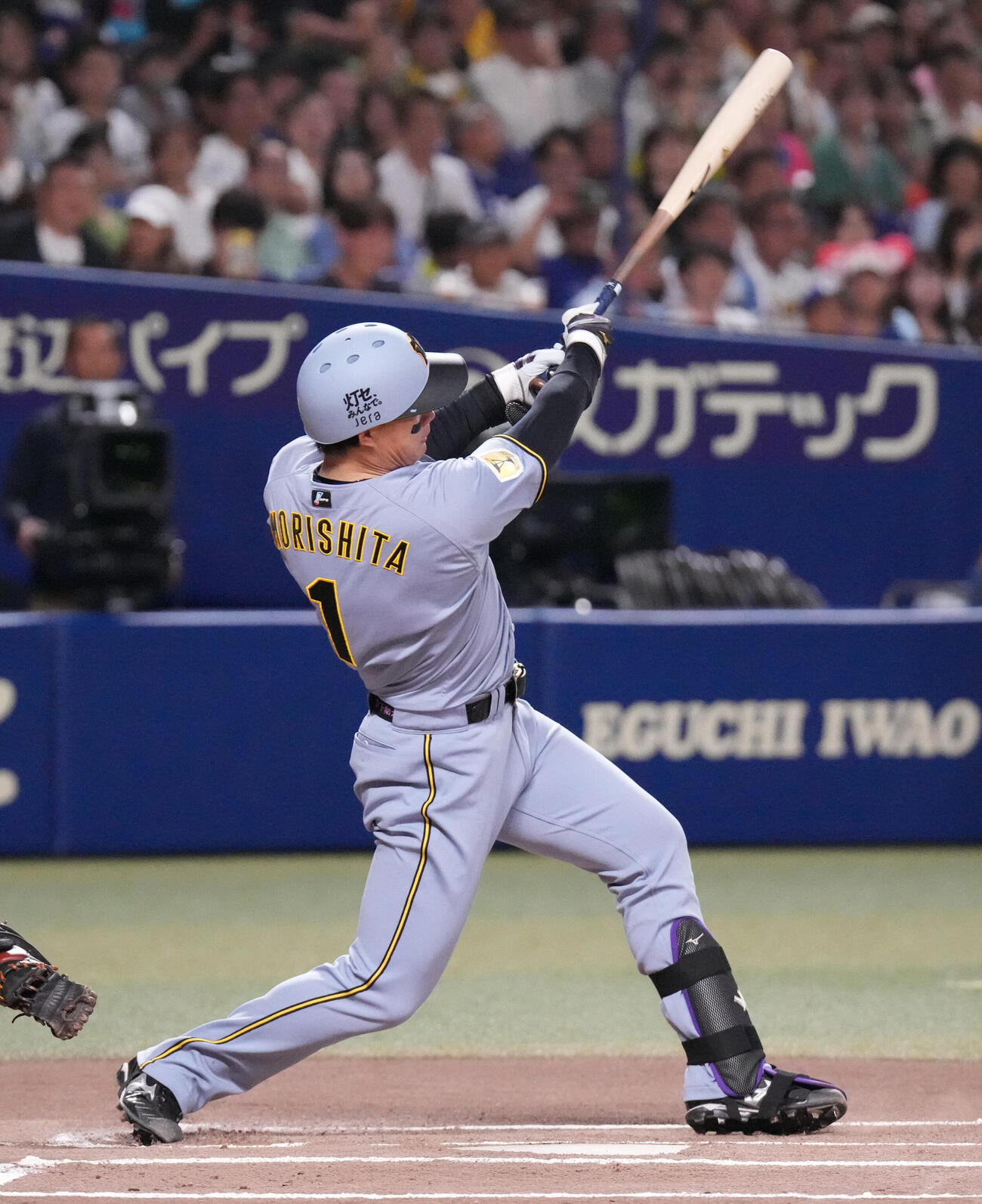 中日対阪神　1回表阪神無死一、三塁、適時二塁打を放つ森下翔太（撮影・森本幸一）
