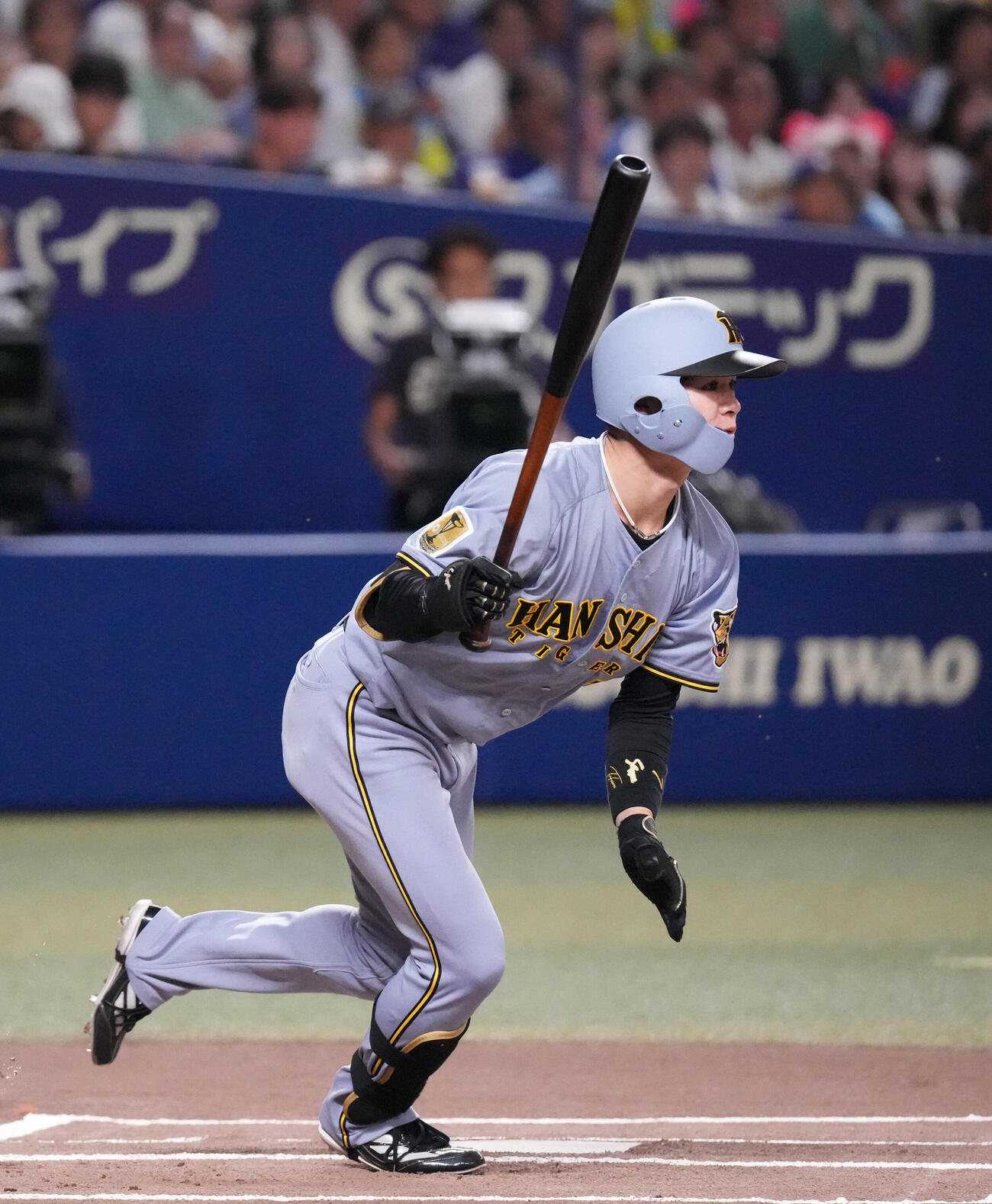中日対阪神　1回表阪神無死一塁、安打を放つ中野拓夢（撮影・森本幸一）