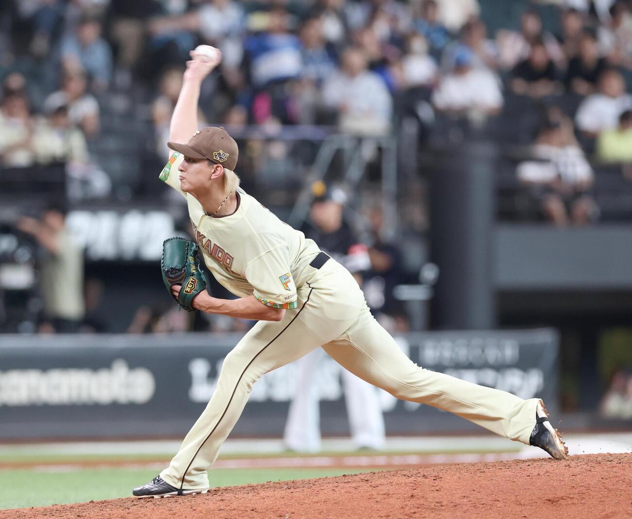 日本ハム対ソフトバンク　8回に登板の達孝太（撮影・黒川智章）