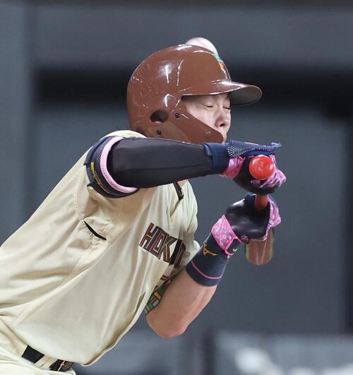 日本ハム】田宮裕涼が負傷交代 バントの際、左手中指付近にボールが
