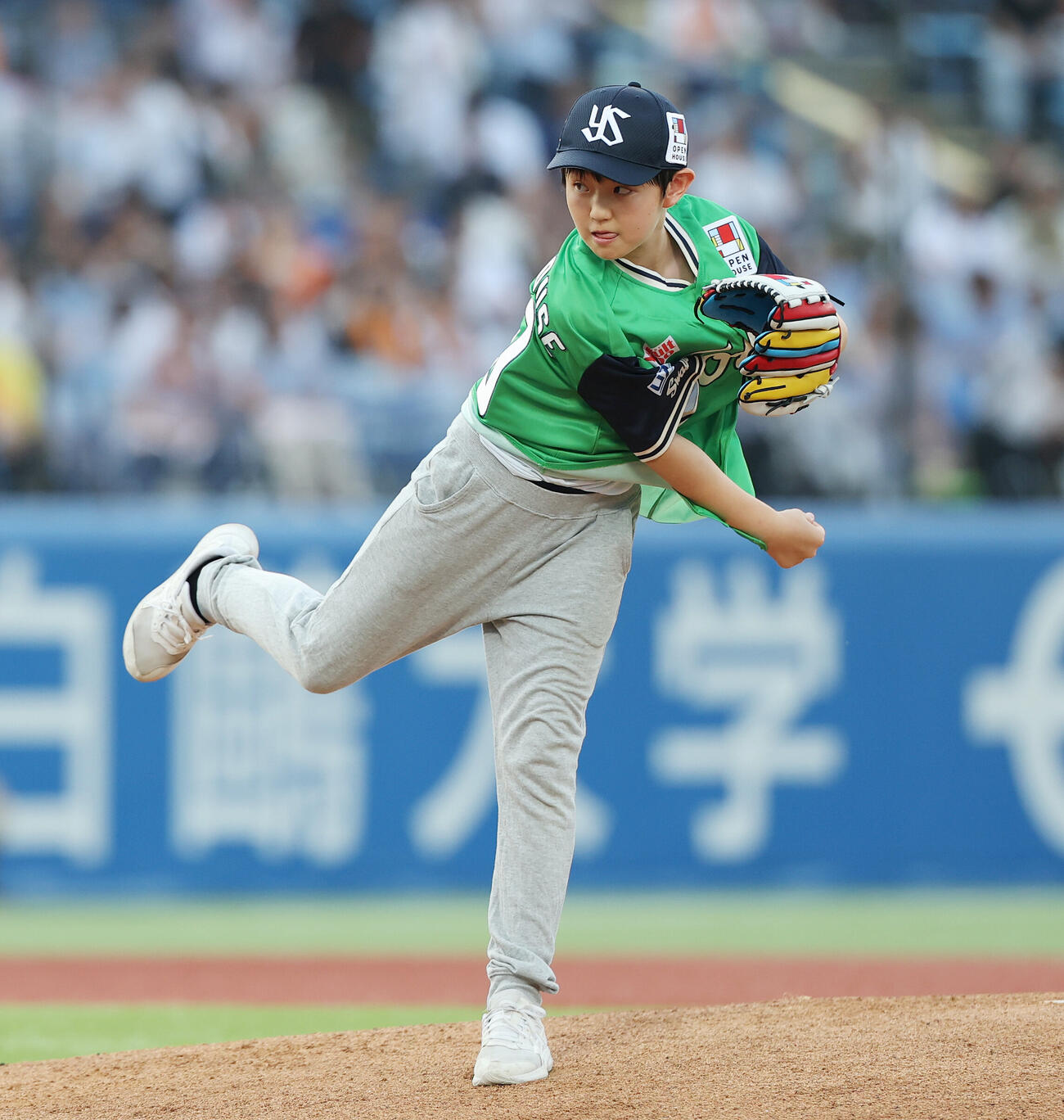 ヤクルト対巨人　始球式を務める島田櫂さん（撮影・宮地輝）