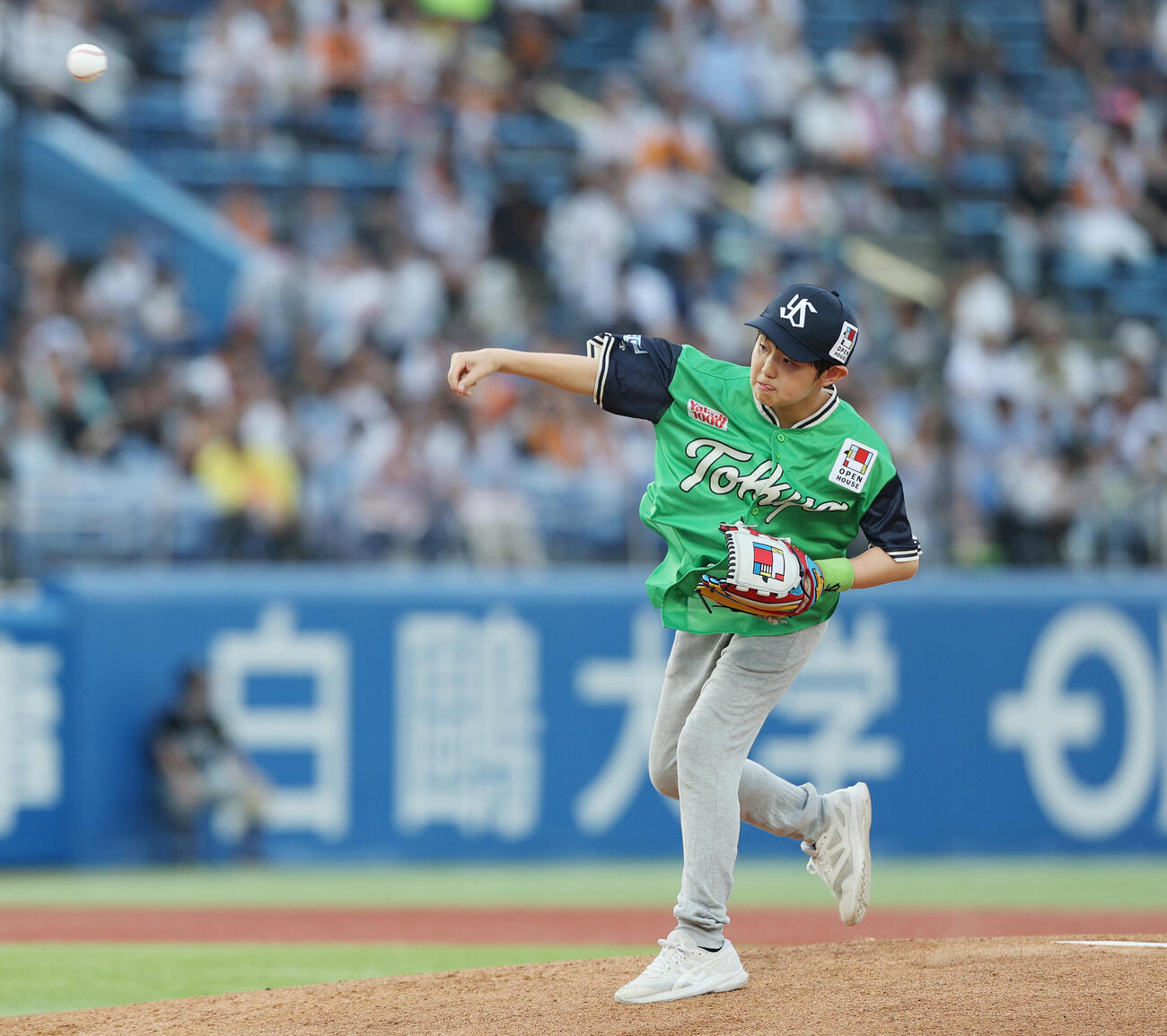 ヤクルト対巨人　始球式を務める島田櫂さん（撮影・宮地輝）