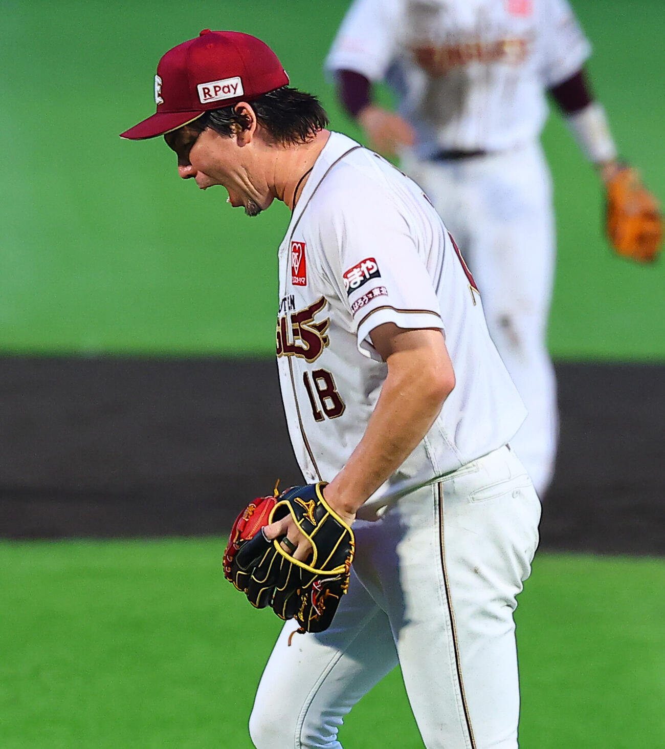楽天対オリックス　3回表オリックス1死一、二塁、西川龍馬を併殺に仕留めほえる前田健太（撮影・野上伸悟）