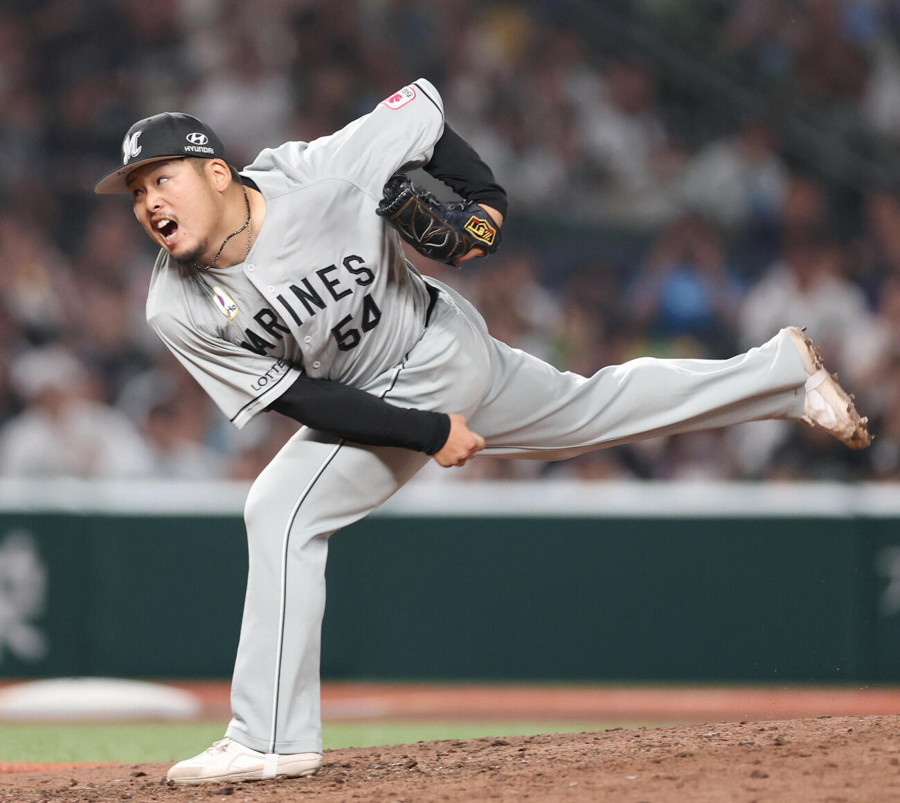 西武対ロッテ　ロッテ4番手で登板し力投する沢田圭佑（撮影・増田悦実）