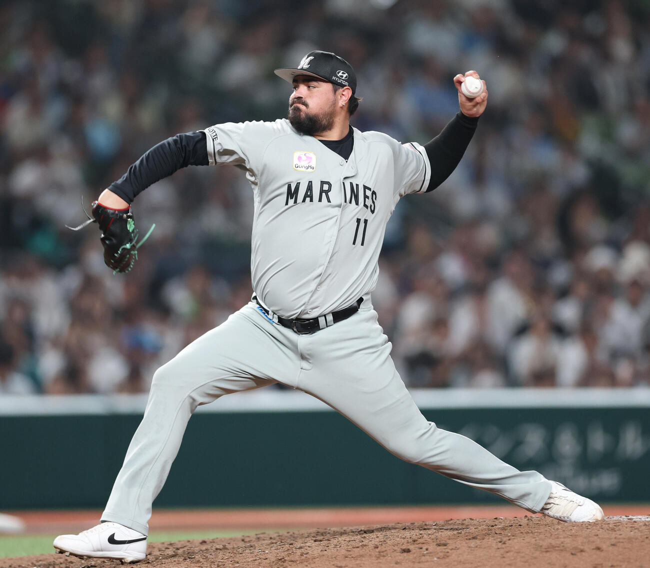 西武対ロッテ　ロッテ3番手で登板し力投するホセ・カスティーヨ（撮影・増田悦実）