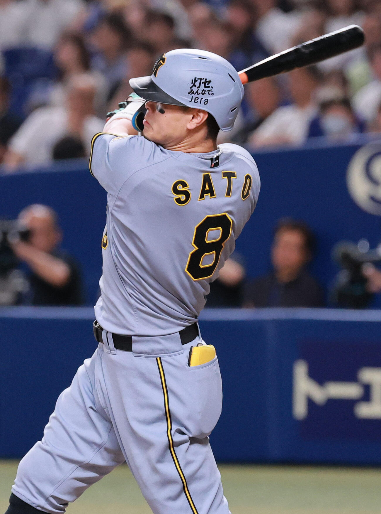 中日対阪神　8回表阪神無死満塁、佐藤輝明は適時打を放つ（撮影・上山淳一）