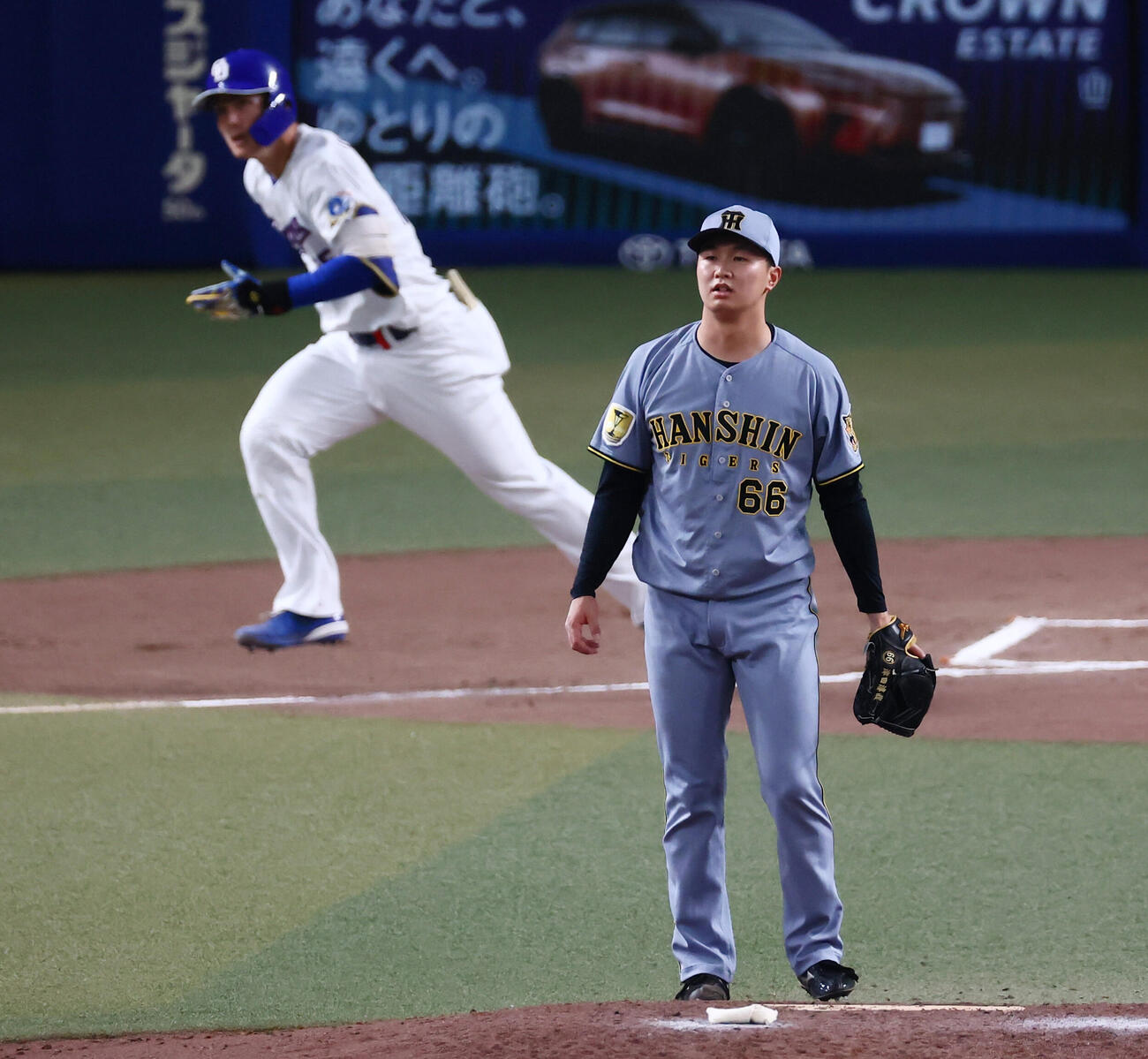 中日対阪神　6回裏中日無死、津田淳哉は石川昂弥に右中間越えソロ本塁打を浴びる（撮影・加藤哉）