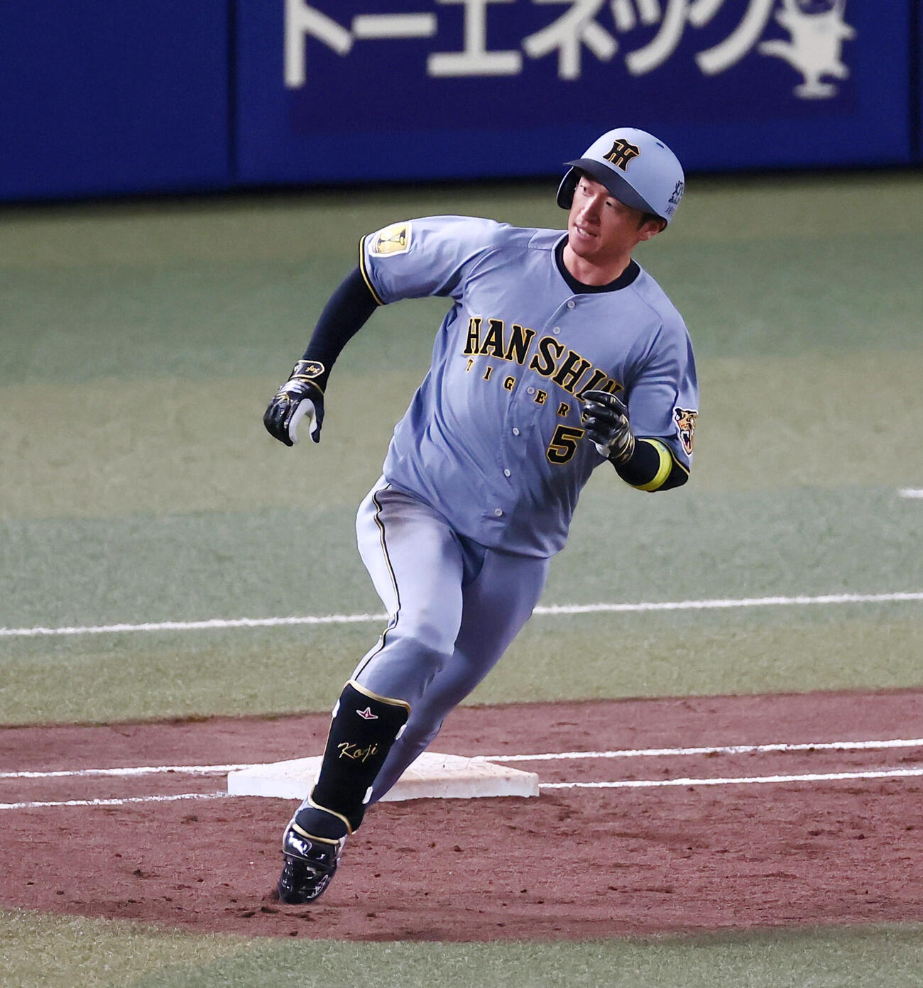 中日対阪神　3回表阪神無死、近本光司は右線へ二塁打を放つ（撮影・加藤哉）