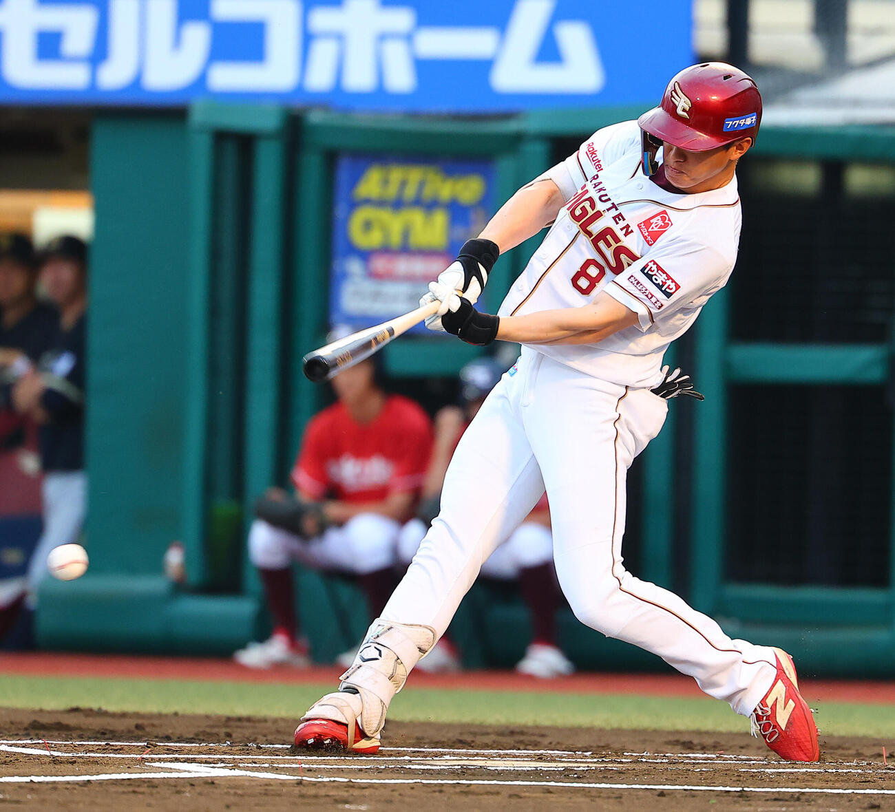 楽天対オリックス　1回裏楽天2死、右前安打を放つ辰己涼介（撮影・野上伸悟）