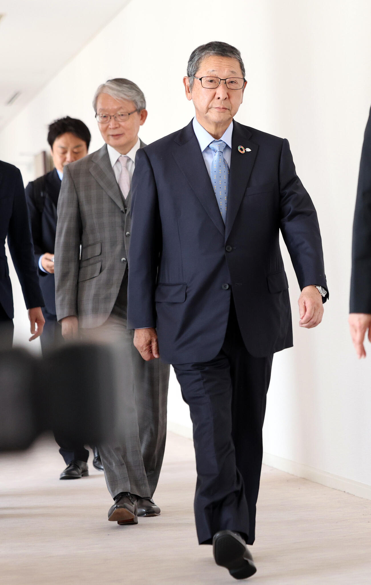 オーナー会議に出席した西武後藤高志オーナー（手前）。後方は巨人山口寿一オーナー（撮影・浅見桂子）
