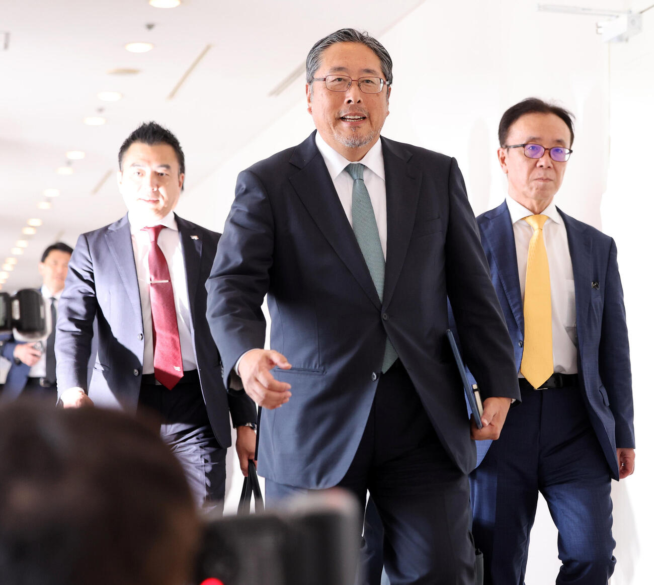 オーナー会議に出席したソフトバンク後藤芳光オーナー代行（中央）（撮影・浅見桂子）