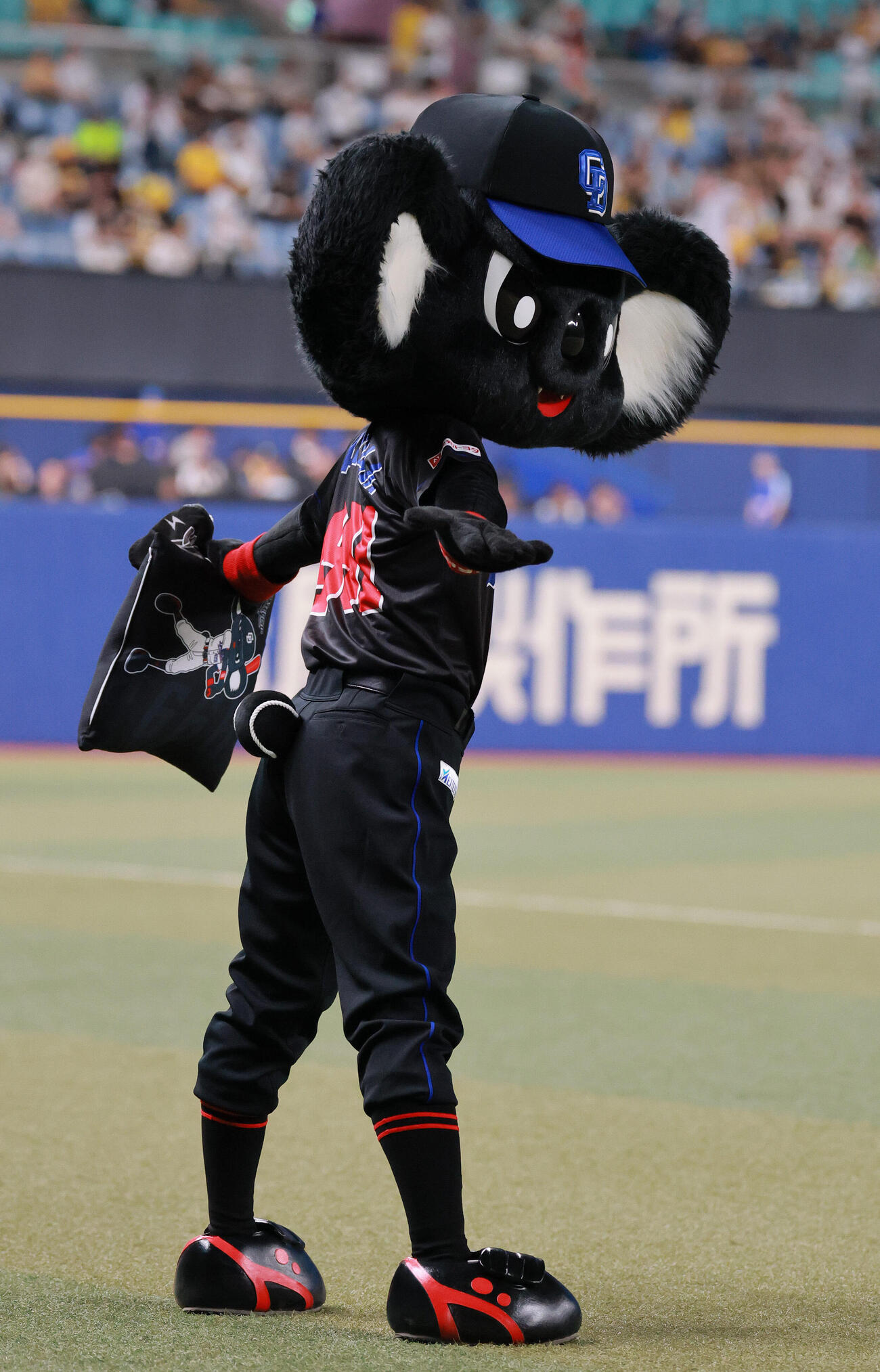 中日対阪神　ブラックドアラ（撮影・上山淳一）
