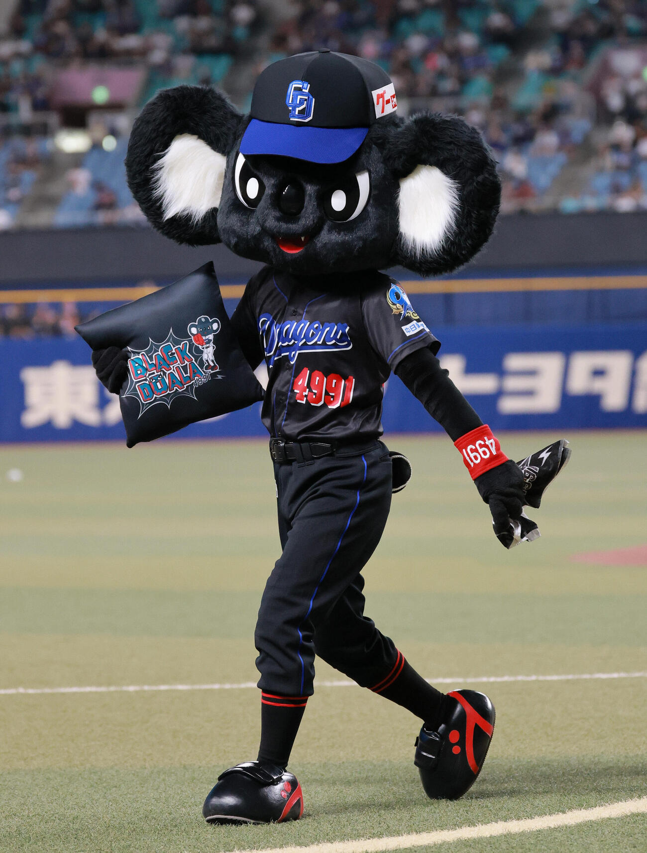 中日対阪神　ブラックドアラ（撮影・上山淳一）