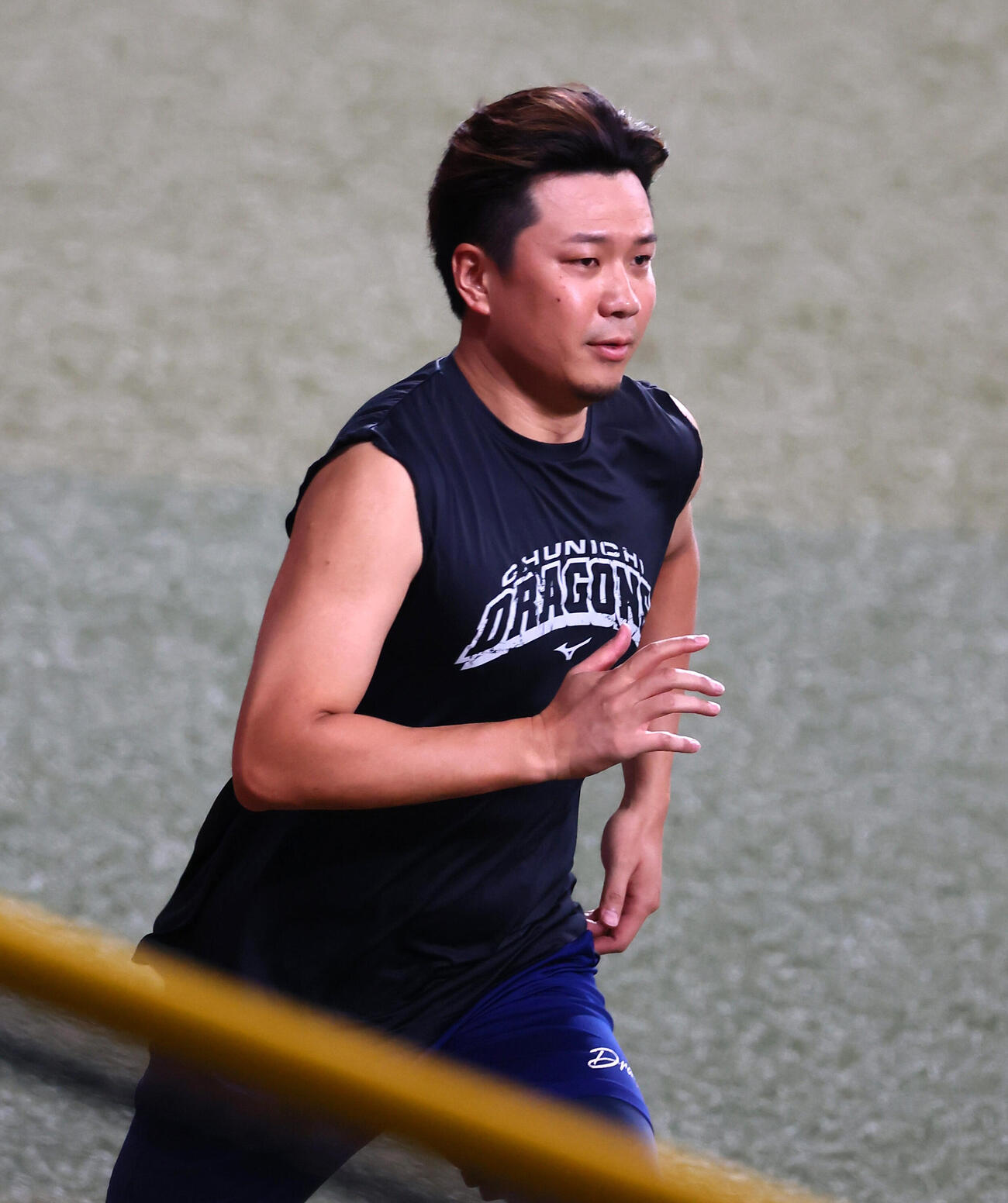 中日対阪神　外野でランニングする中日大野雄大（撮影・加藤哉）