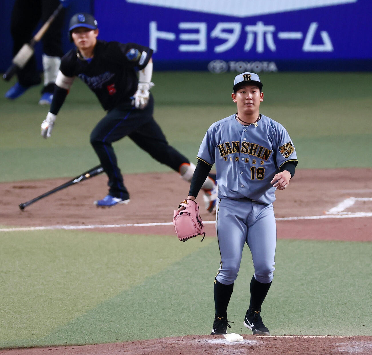 中日対阪神　3回裏中日2死一、二塁、伊原陵人は村松開人に中前適時打を打たれ失点する（撮影・加藤哉）