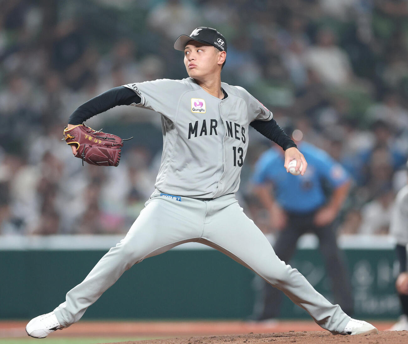 西武対ロッテ　力投するロッテ先発の毛利海大（撮影・増田悦実）