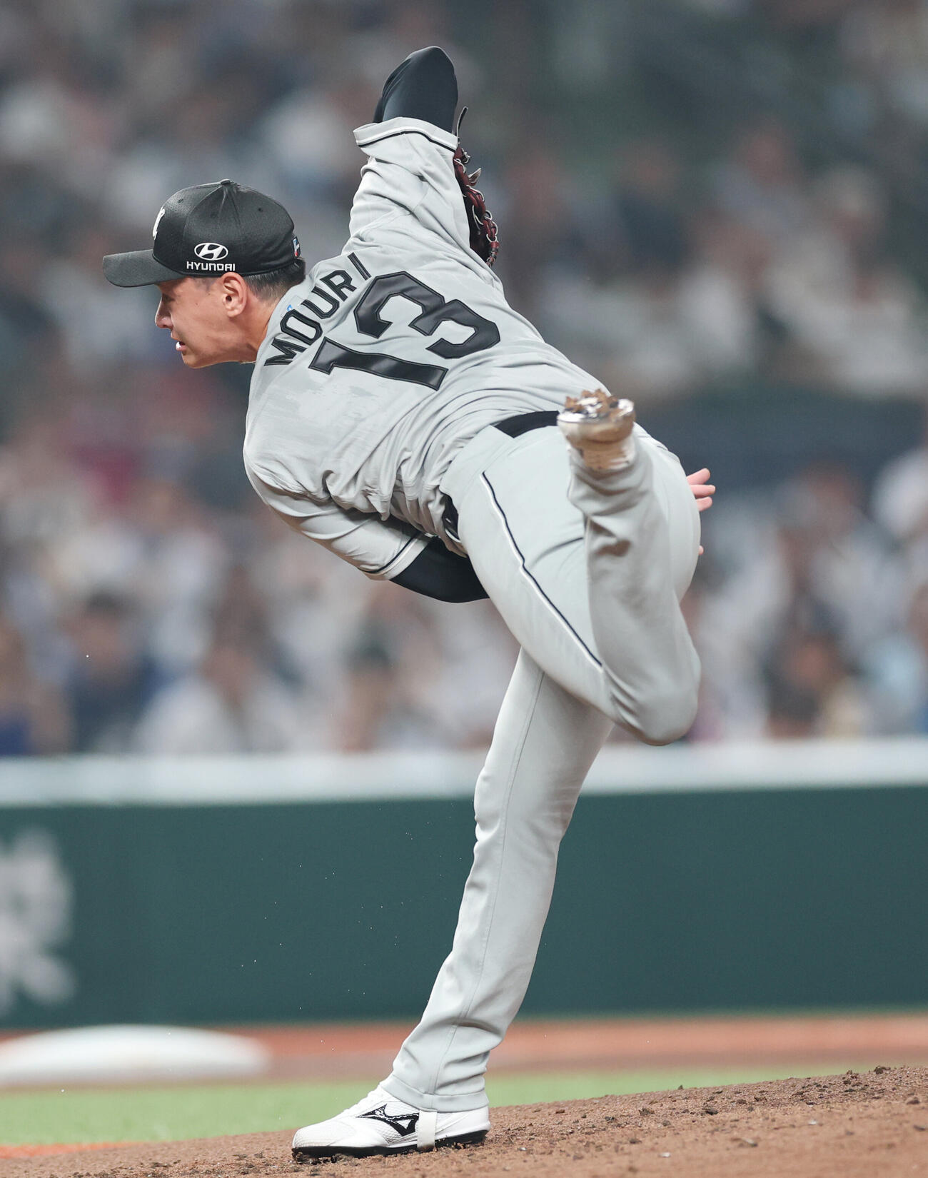 西武対ロッテ　先発し力投するロッテ毛利海大（撮影・増田悦実）