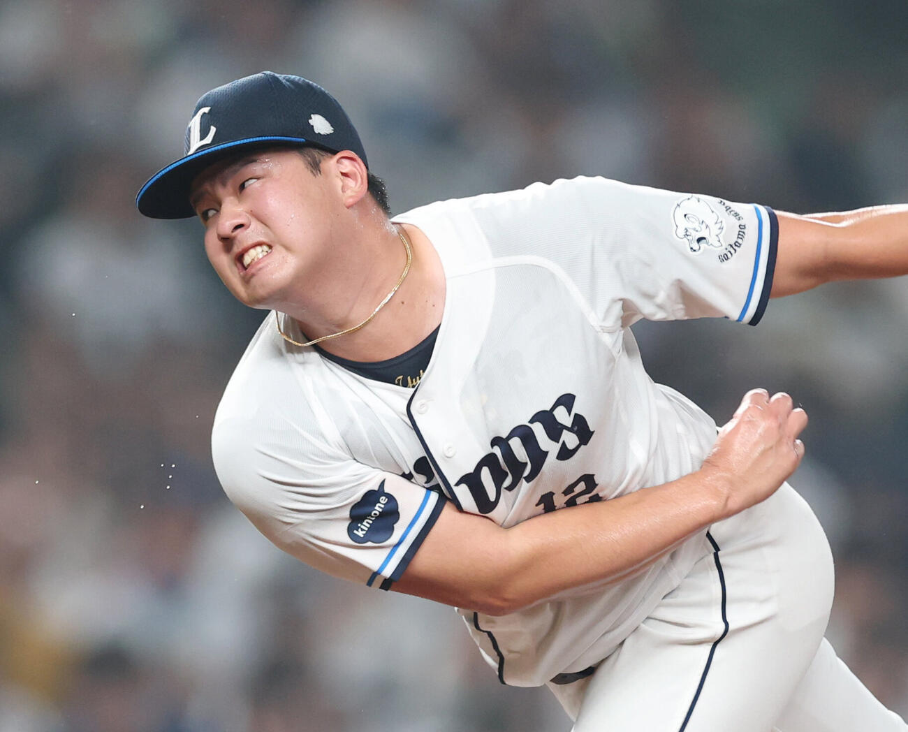 西武対ロッテ　汗を飛ばしながら力投する西武渡辺勇太朗（撮影・増田悦実）
