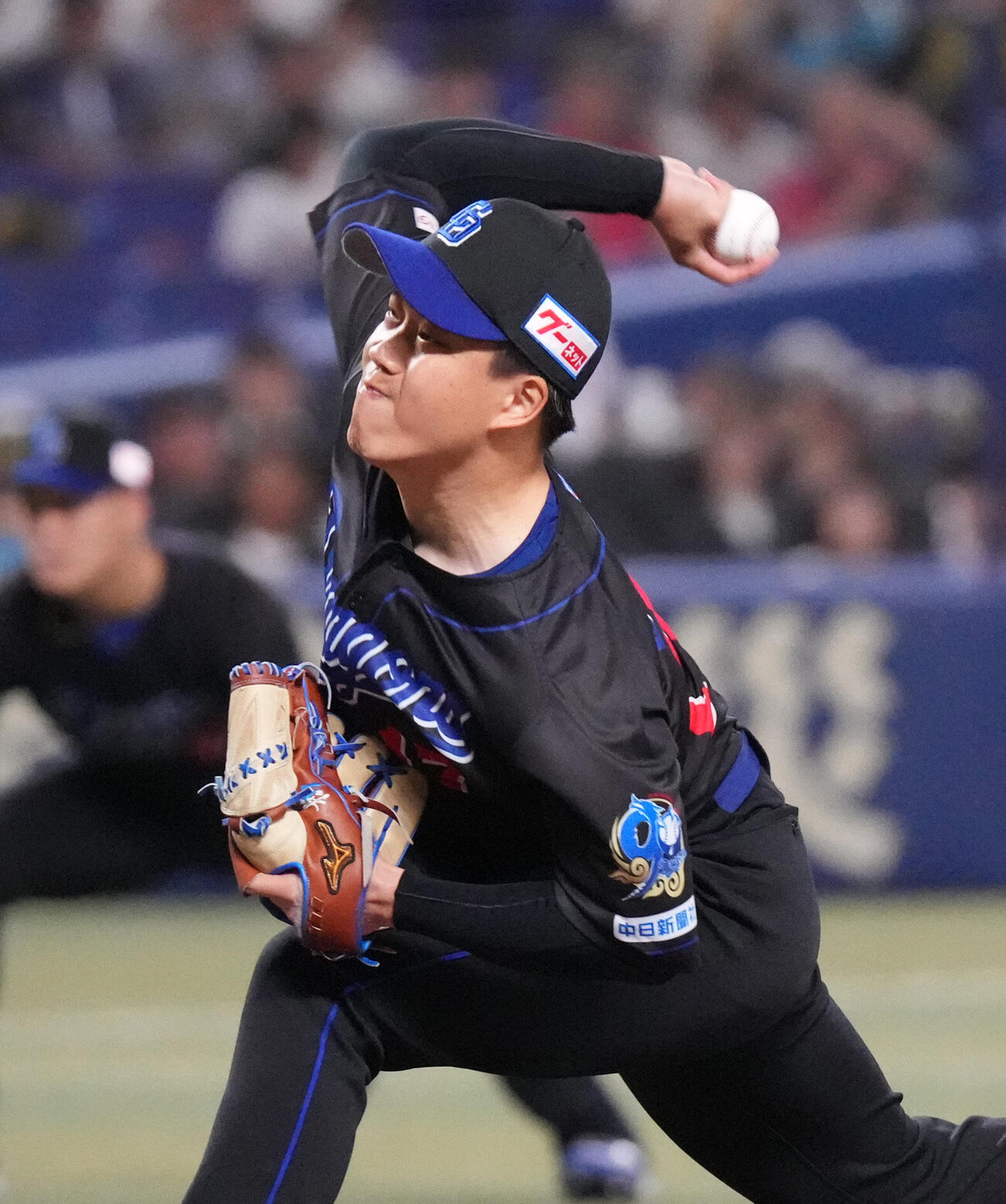 中日対阪神　1回表、登板する中日先発の柳裕也（撮影・森本幸一）