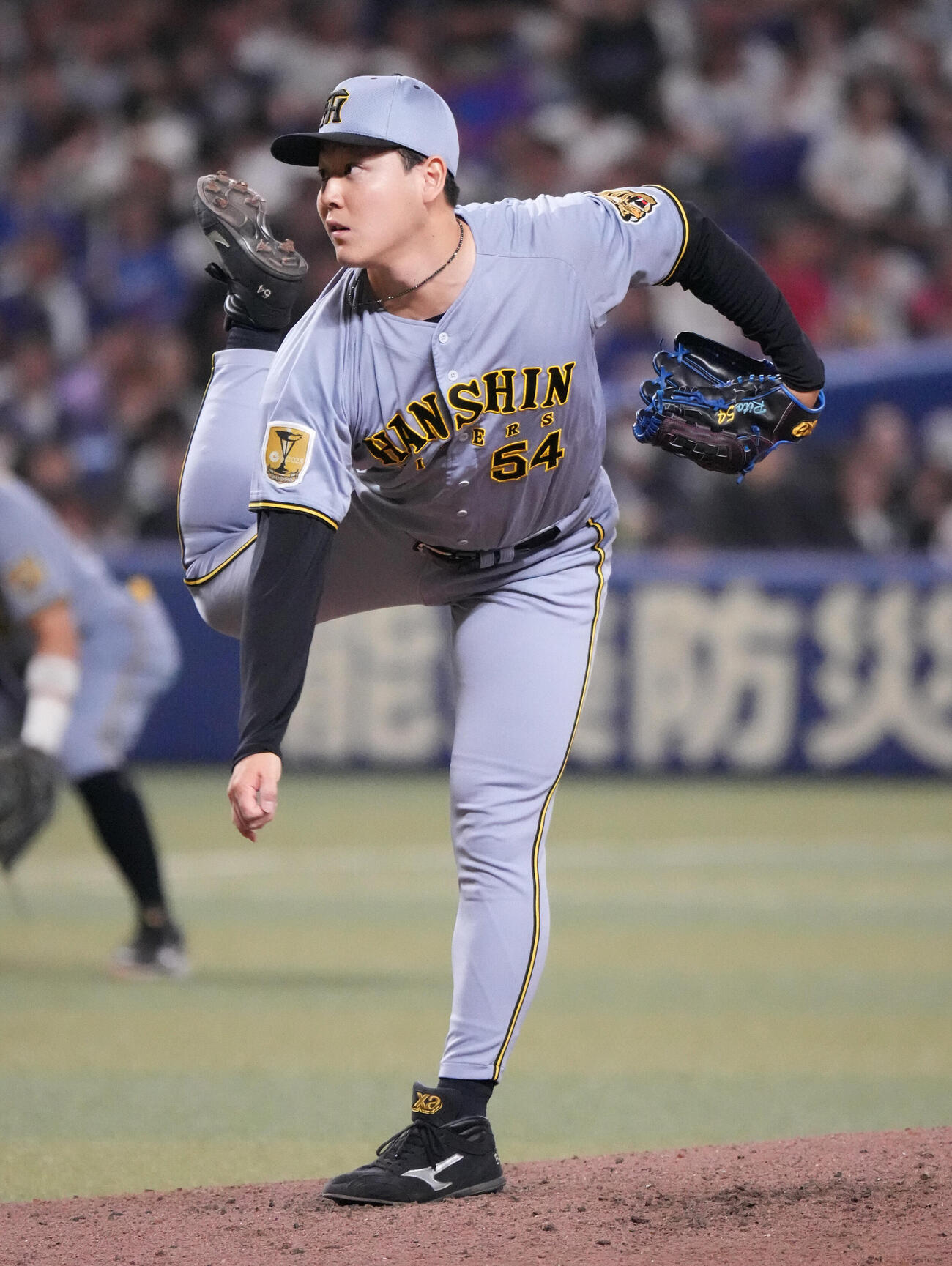 中日対阪神　6回裏、阪神2番手で登板する木下里都（撮影・森本幸一）