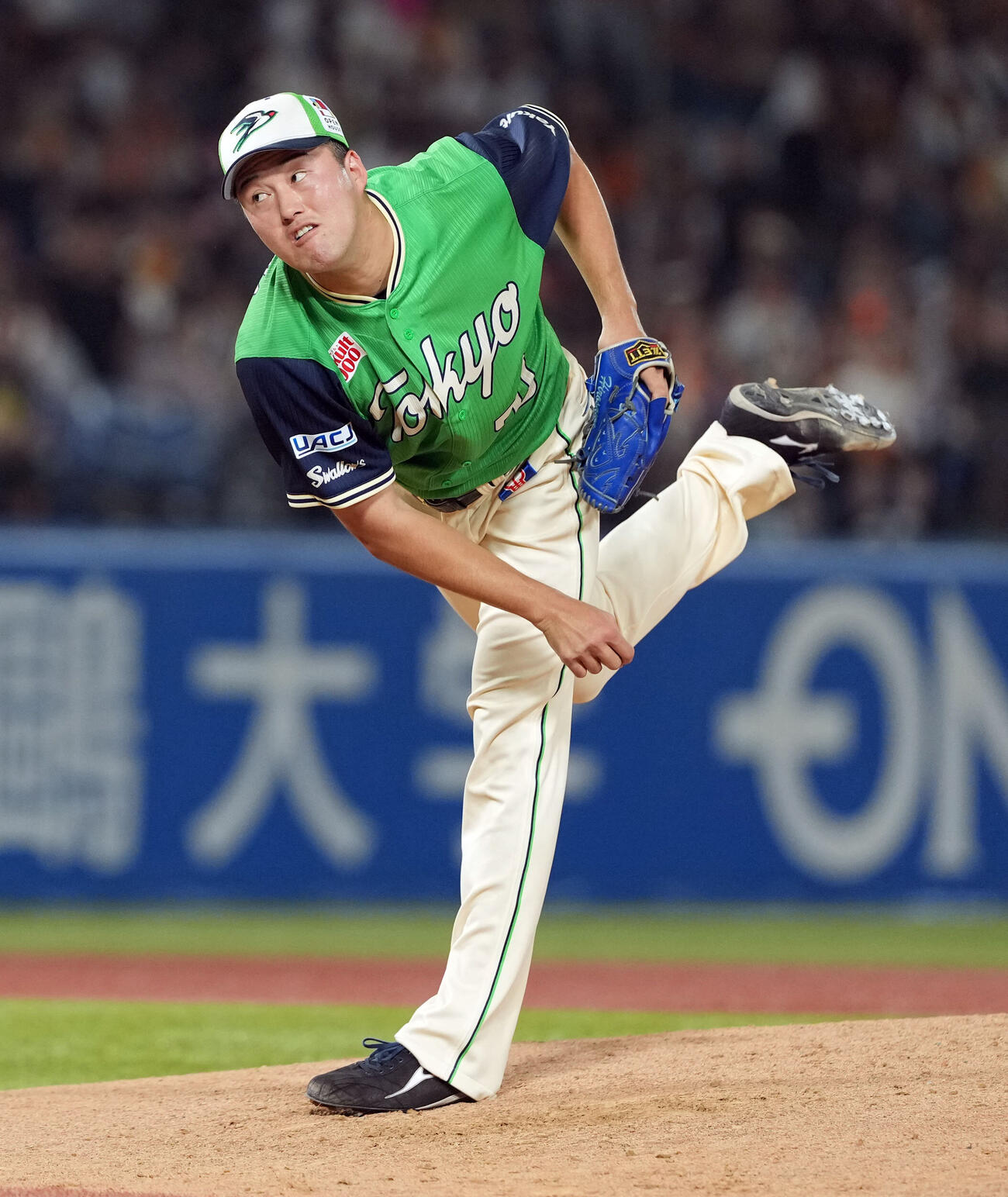 ヤクルト対巨人　6回からマウンドに上がったヤクルト広沢優（撮影・たえ見朱実）
