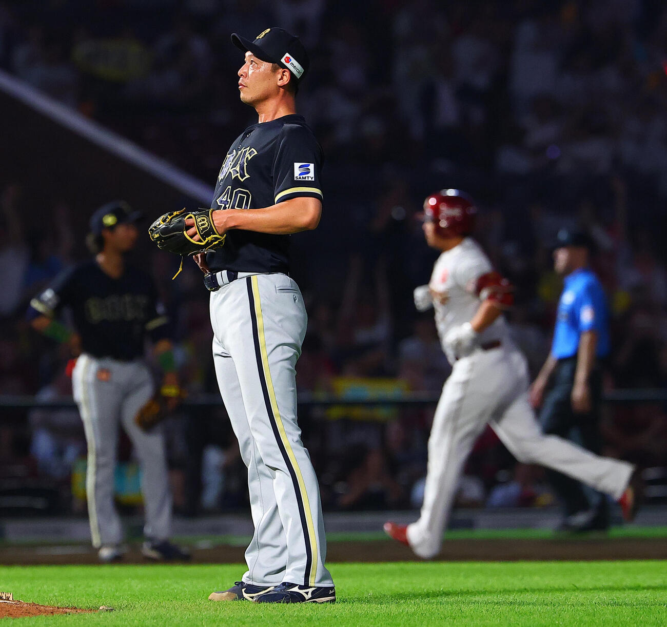 楽天対オリックス　6回裏楽天1死、浅村栄斗に満塁本塁打を許す岩崎翔（撮影・野上伸悟）