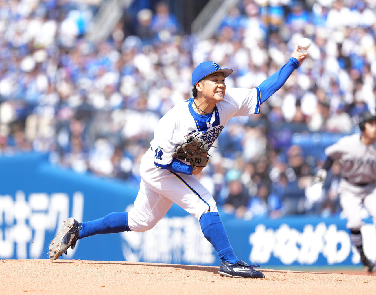 4月25日　DeNA対巨人　先発し力投するDeNA片山皓心
