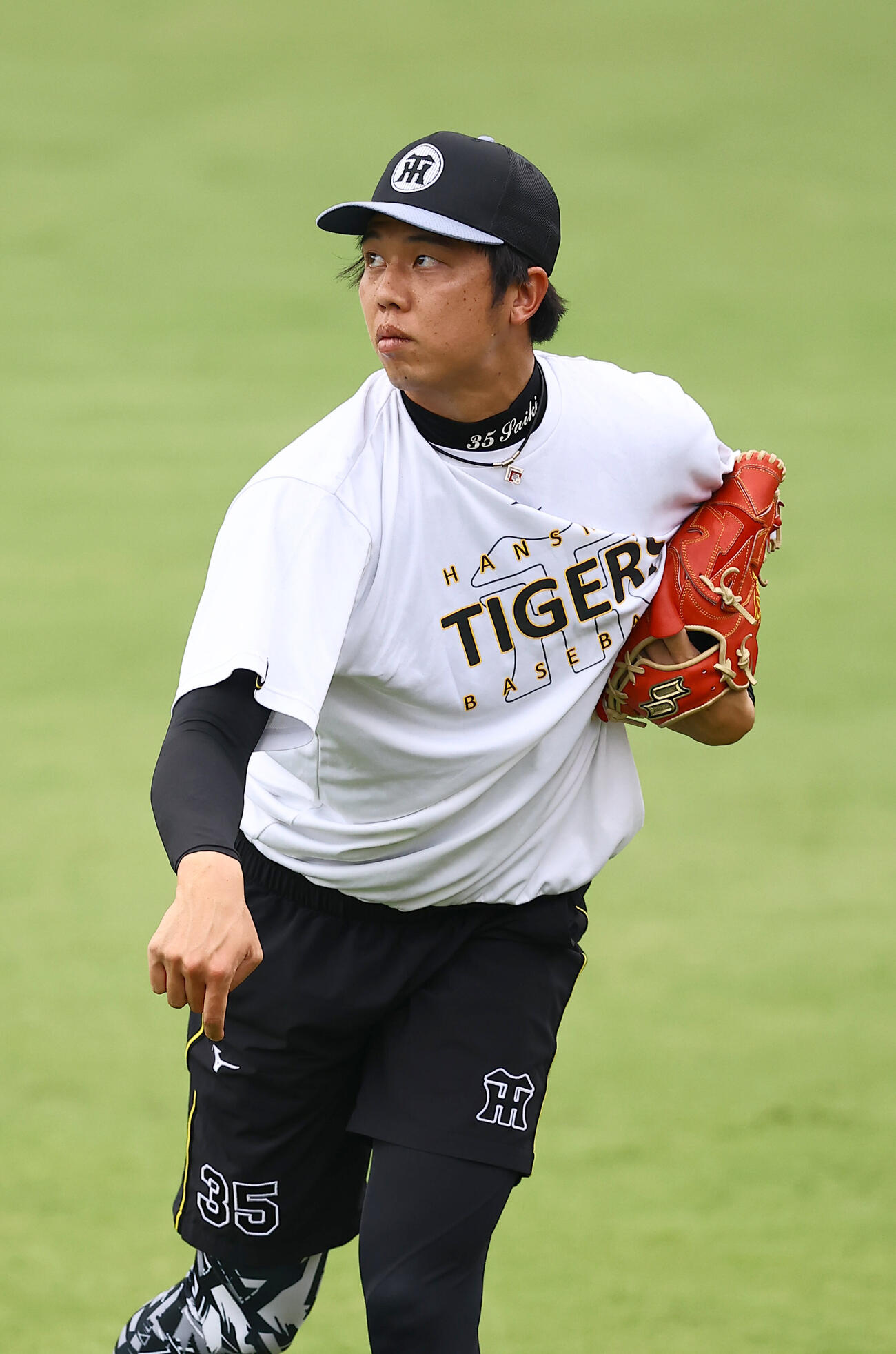 広島対阪神　キャッチボールをする才木浩人（撮影・上田博志）