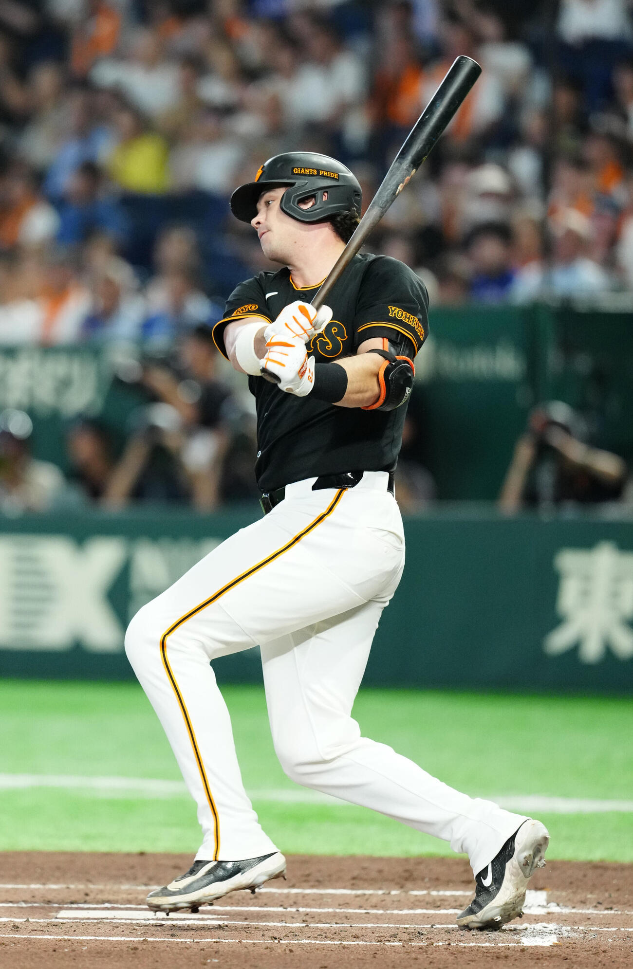 巨人対中日　1回裏巨人2死三塁、先制適時打を放つボビー・ダルベック（撮影・江口和貴）