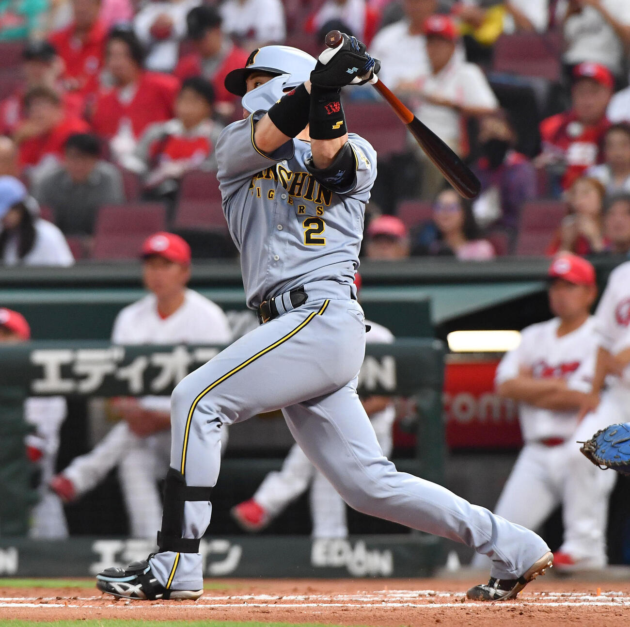 広島対阪神　4回表阪神無死満塁、梅野隆太郎は先制の中犠飛を放つ（撮影・岩下翔太）