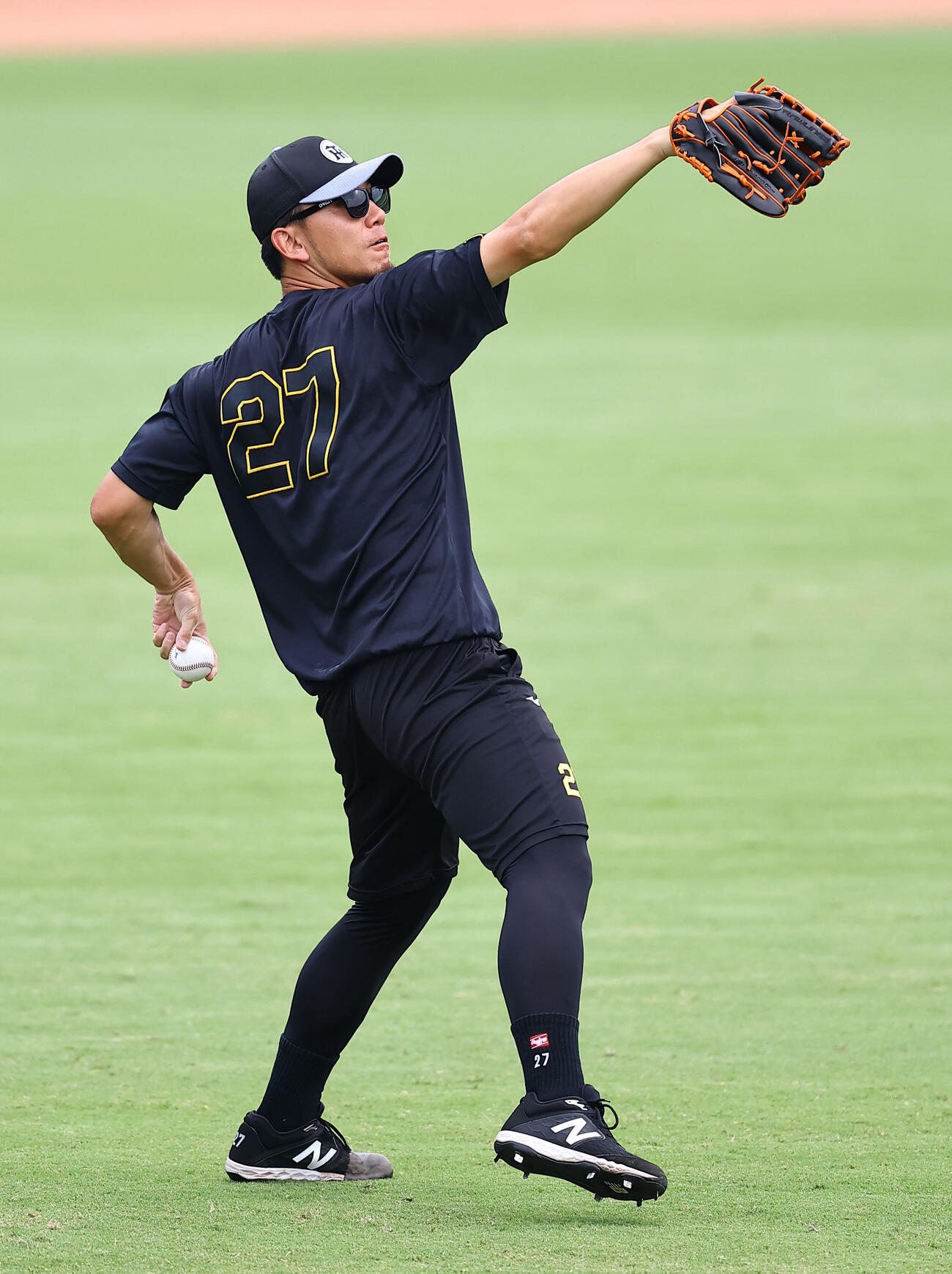 広島対阪神　キャッチボールをする伊藤将司（撮影・上田博志）