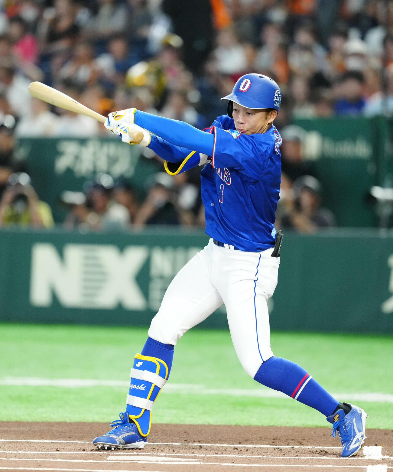 巨人対中日　1回表中日無死、空振り三振に倒れる岡林勇希（撮影・江口和貴）