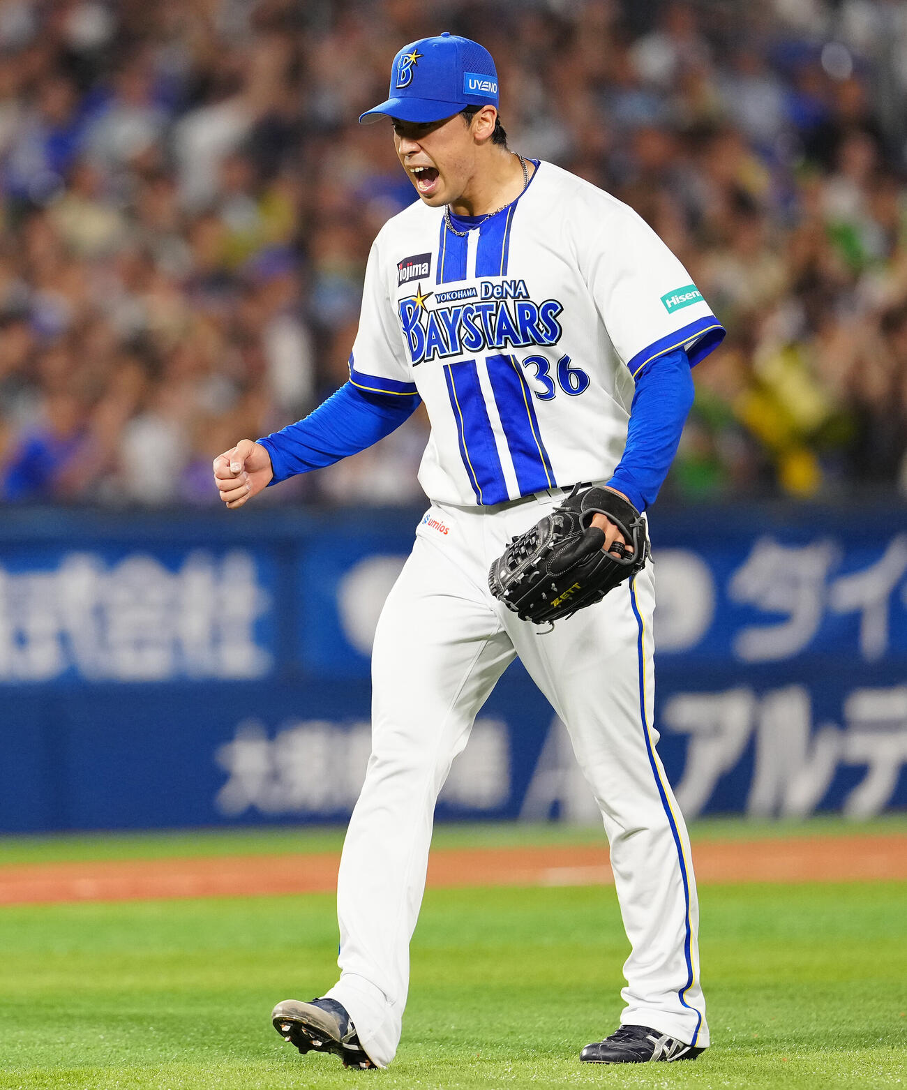 DeNA対ヤクルト　6回表ヤクルト2死一、三塁、増田珠を右飛に仕留め、ガッツポーズする尾形崇斗（撮影・鈴木みどり）