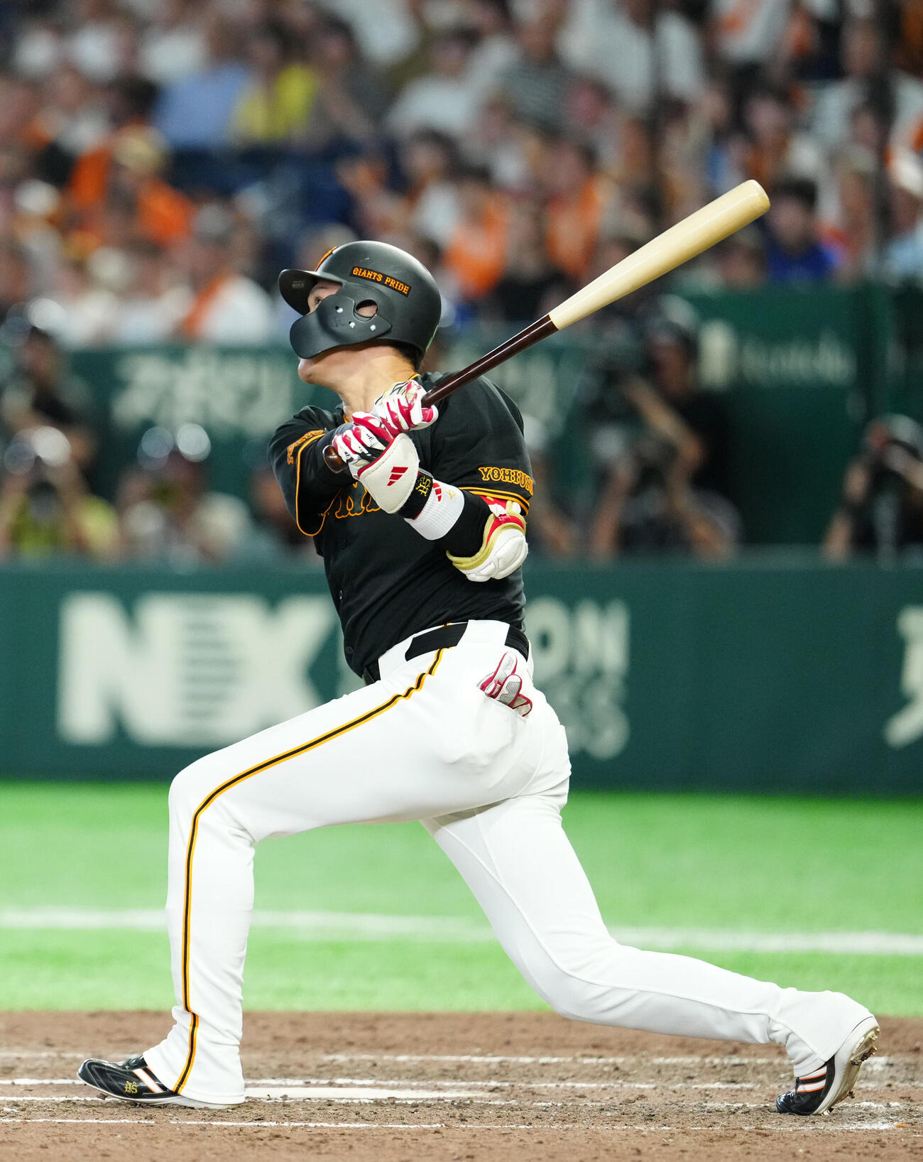 巨人対中日　9回裏巨人2死一、二塁、サヨナラ3点本塁打を放つ坂本勇人（撮影・江口和貴）