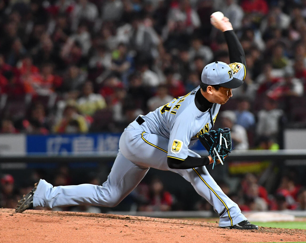 広島対阪神　9回裏から登板した、阪神2番手の岩崎優（撮影・岩下翔太）