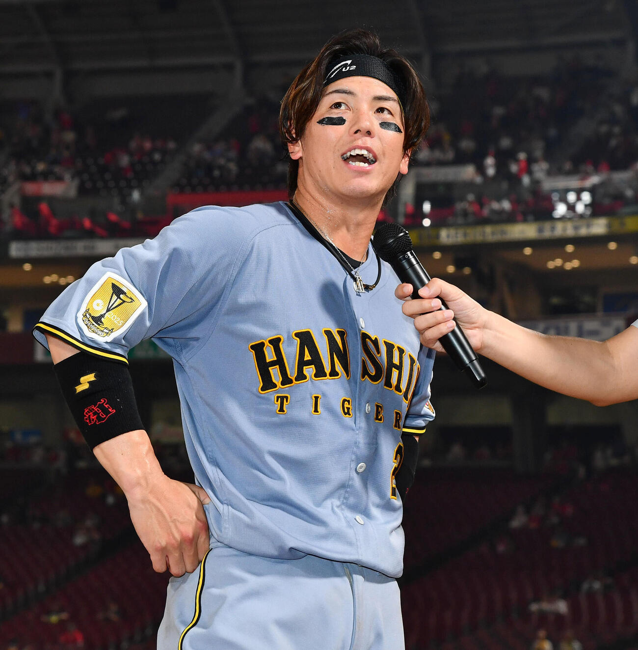 広島対阪神　広島に勝利し、ヒーローインタビューを受ける阪神梅野隆太郎（撮影・岩下翔太）