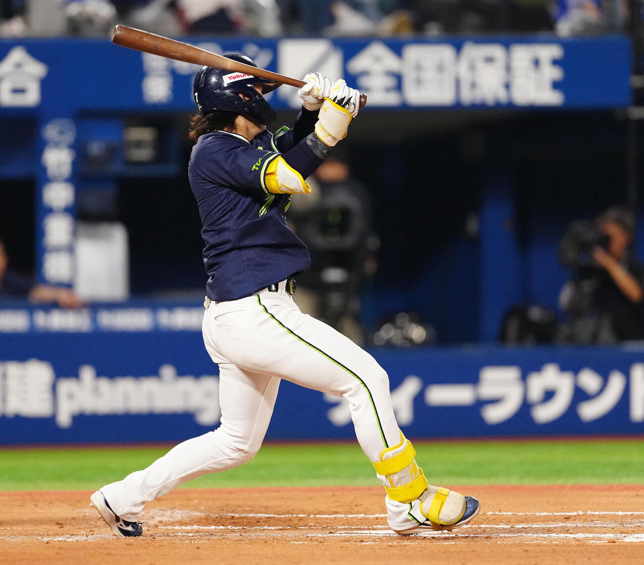 DeNA対ヤクルト　6回表ヤクルト2死二、三塁、適時打を放つ長岡秀樹（撮影・鈴木みどり）