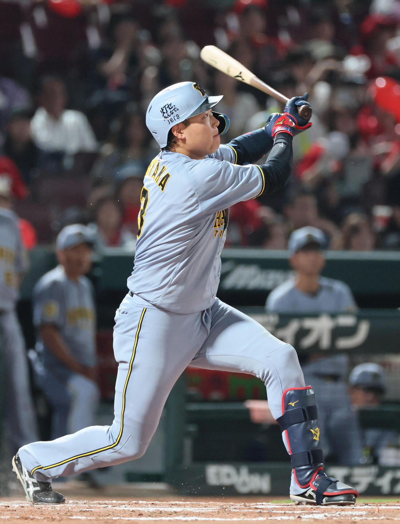広島対阪神　7回表阪神1死一塁、大山悠輔は左中間二塁打を放つ（撮影・加藤孝規）
