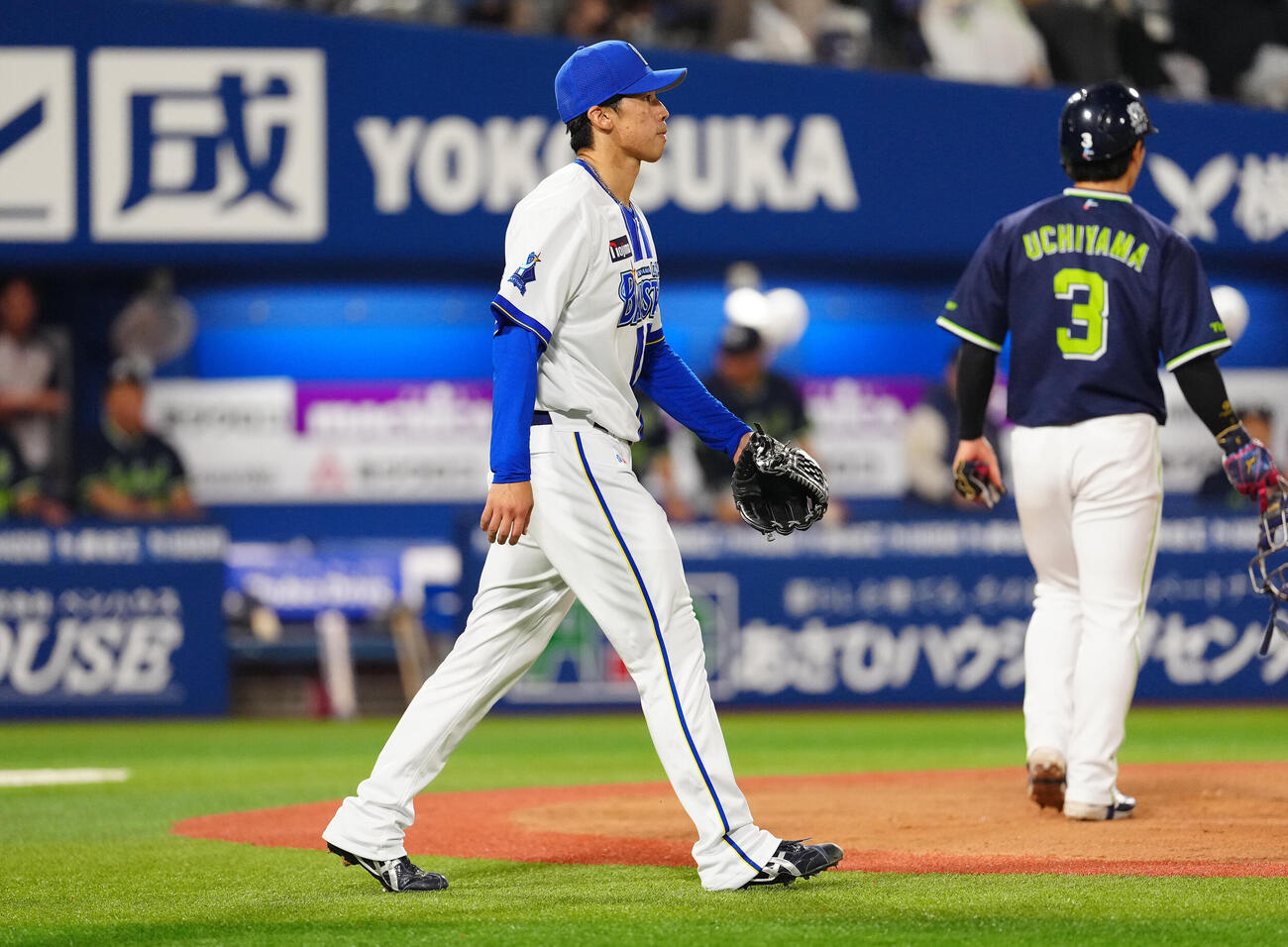 DeNA対ヤクルト　6回表ヤクルト2死二、三塁、長岡秀樹に適時打を浴び、浮かない表情の尾形崇斗（撮影・鈴木みどり）