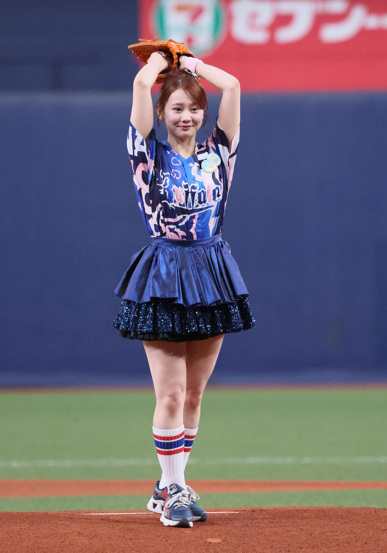 オリックス対日本ハム　セレモニアルピッチを行うダムパークいばきたPRアンバサダーでSKE48の松本慈子（撮影・宮崎幸一）