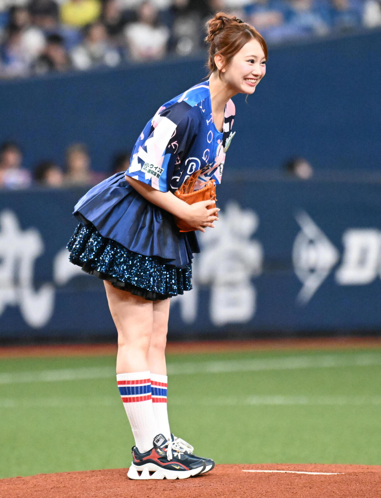 オリックス対日本ハム　セレモニアピッチを務めるSKE48の松本慈子（撮影・石井愛子）