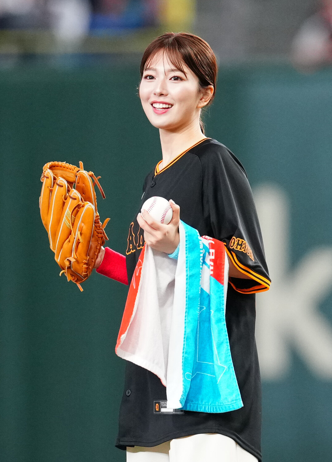 巨人対中日　試合前、ファーストピッチに臨む日本テレビの黒田みゆアナウンサー（撮影・江口和貴）
