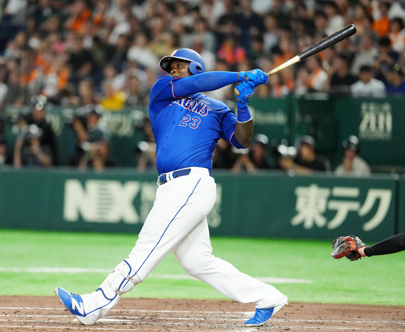 巨人対中日　4回表中日2死二塁、先制2点本塁打を放つミゲル・サノー（撮影・江口和貴）